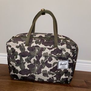 Herschel Duffle in Camo